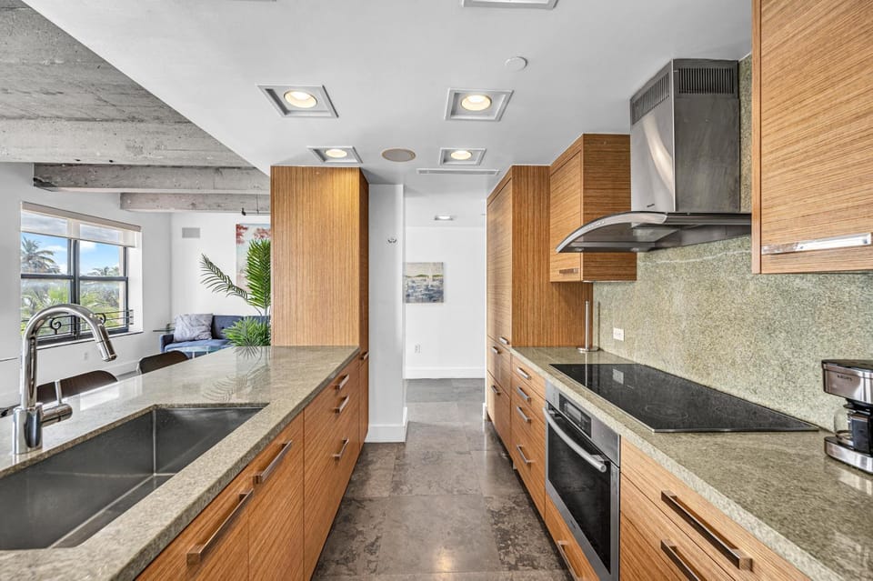 View (from property/room), Kitchen or kitchenette, Sea view, dishwasher, oven, stove