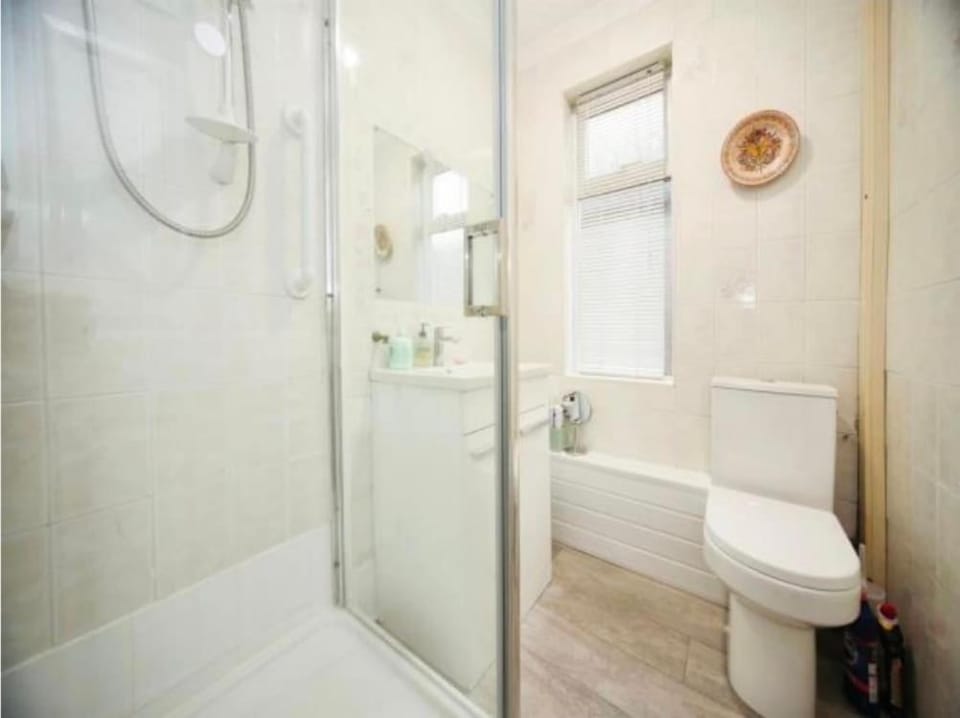 Shower, towels