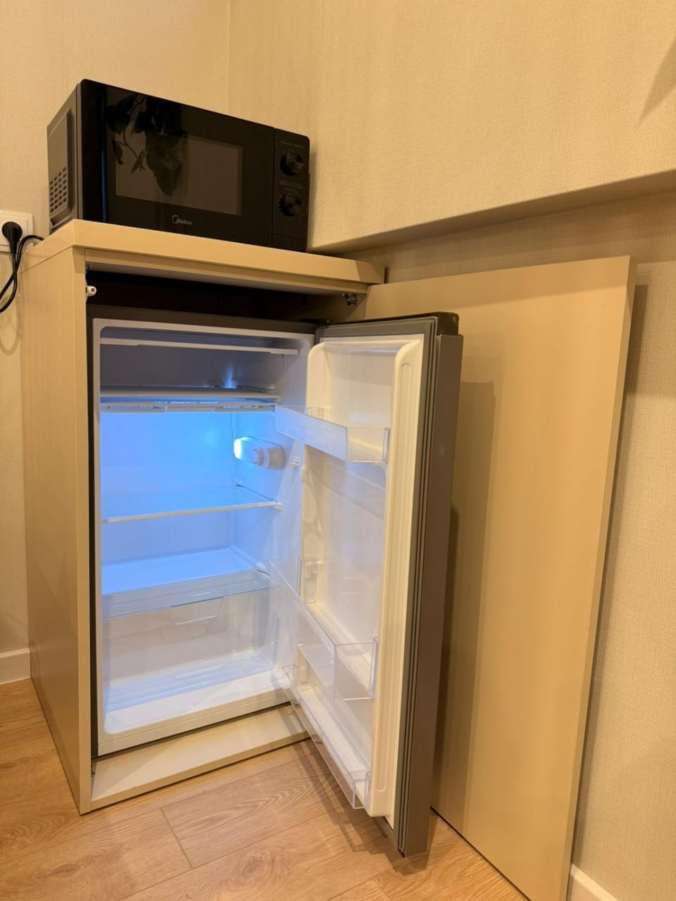 Kitchen or kitchenette, kitchen