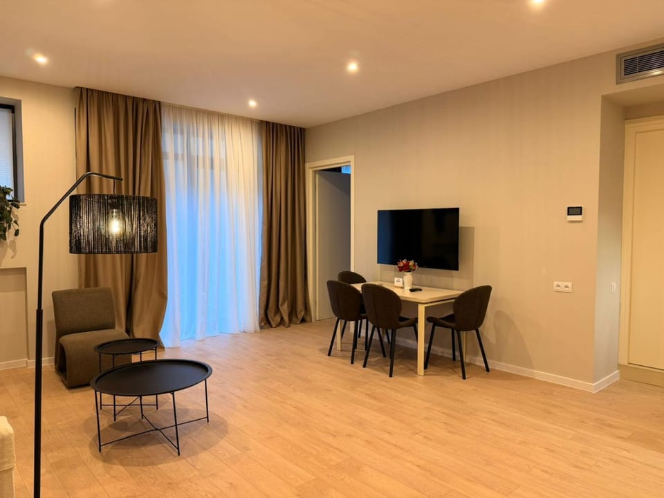 Living room, Seating area, Dining area