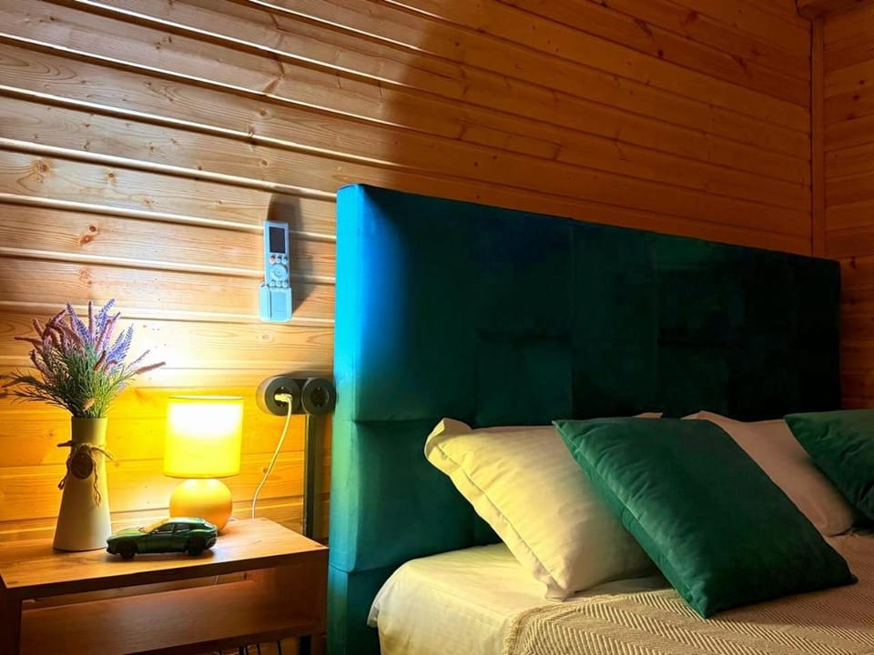 Bed, Living room, Bedroom