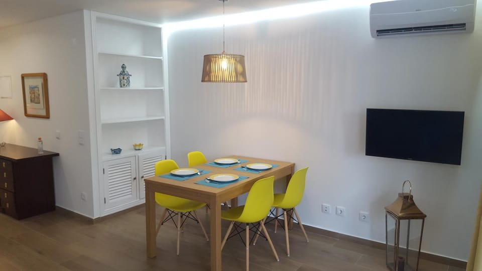 TV and multimedia, Living room, Dining area