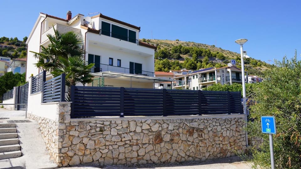 Property building, Day, Natural landscape, Summer, Sea view, Sea view, Parking, air conditioner
