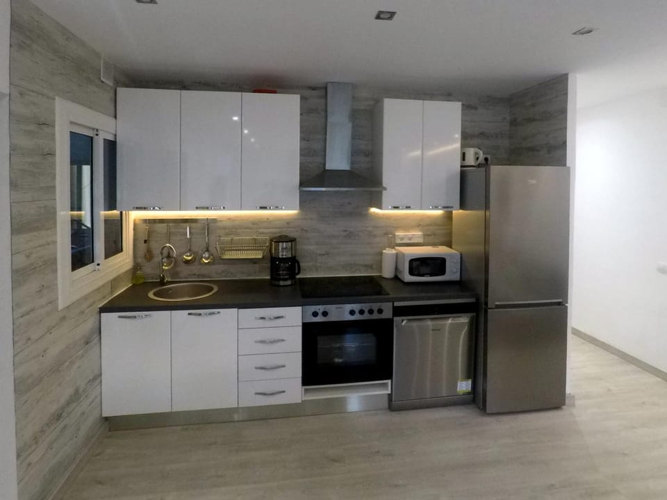 Kitchen or kitchenette, dishwasher, minibar, pet friendly, stove, toaster