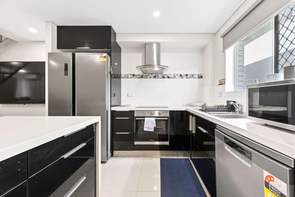 The Wharfside Oasis by the Waves House in Surfers Paradise