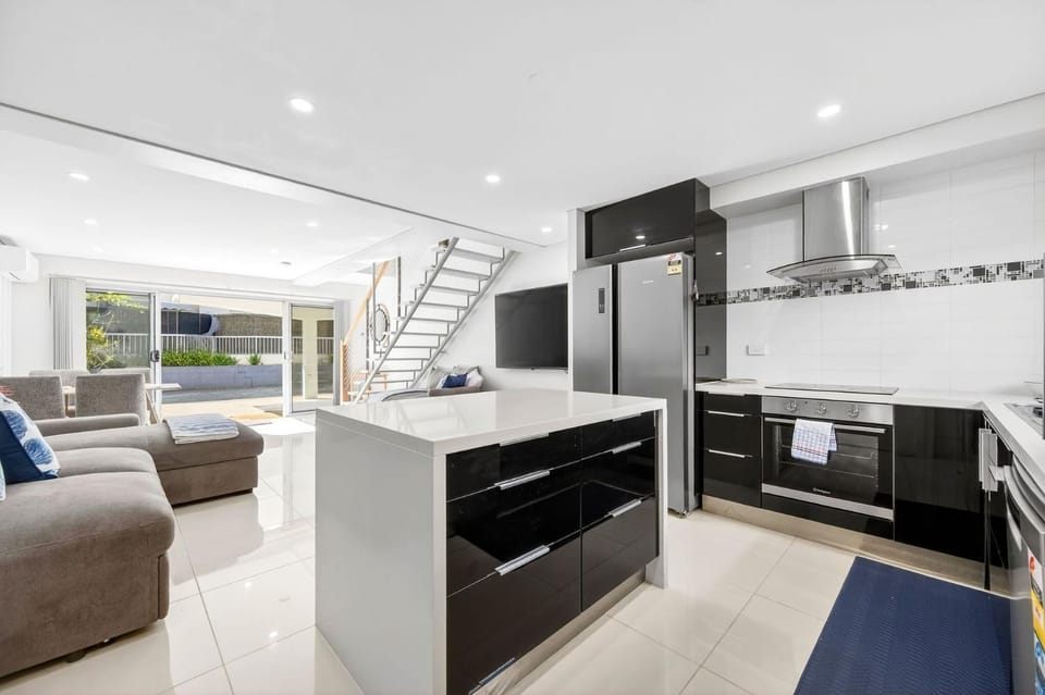 The Wharfside Oasis by the Waves House in Surfers Paradise