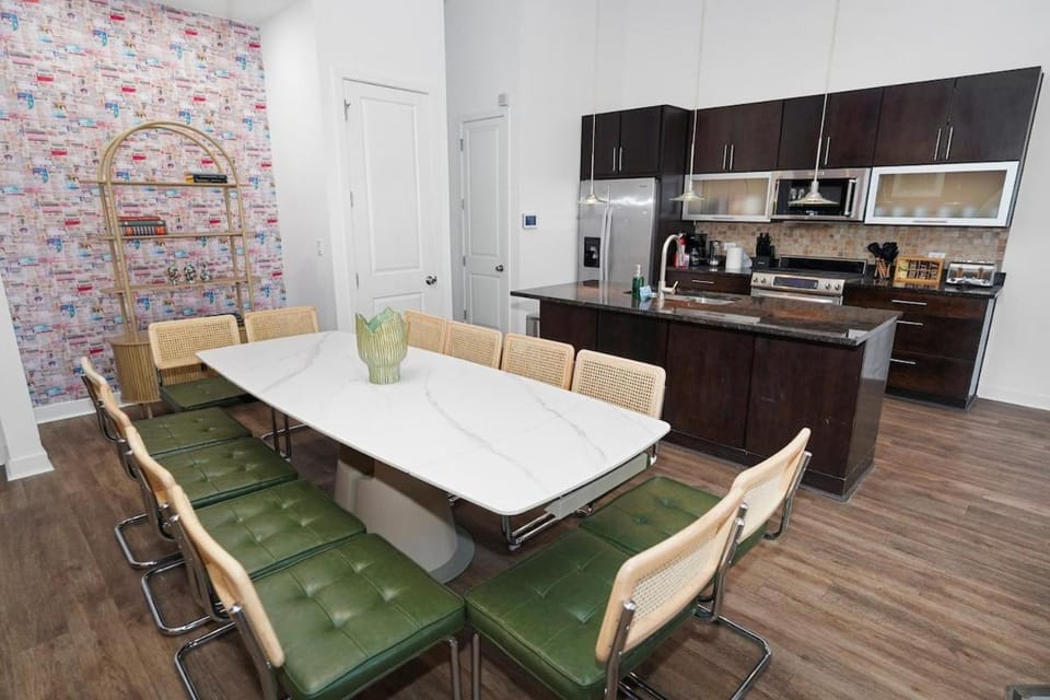 Huge 5BR Heart of Fulton Market Duplex of Dreams Apartment in Chicago