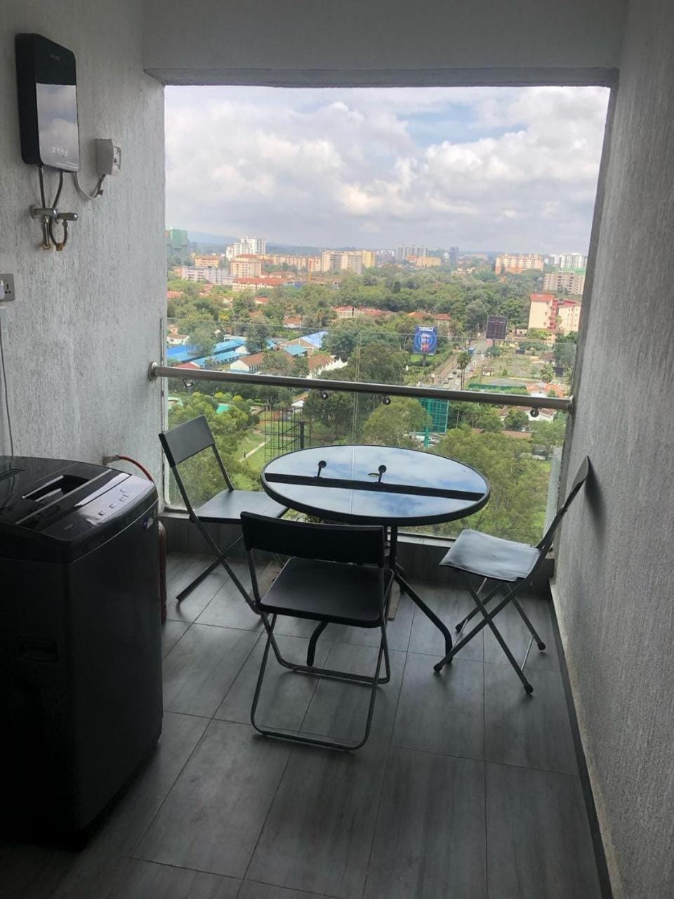 Executive stays two bedroom apartment with well equipped gym heated swimming pool and, ample parking space and proximity to major shopping malls Apartment in Nairobi