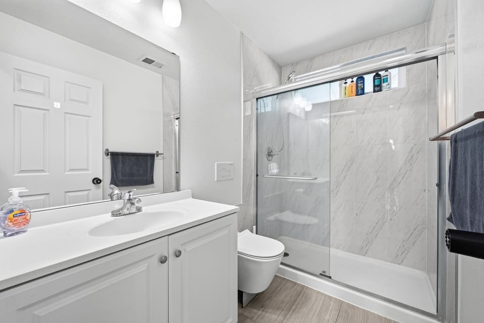 5087 Cozy 5BR Retreat Walk to Train,Mall & Restaurants Apartment in San Jose