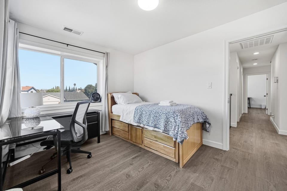 5087 Cozy 5BR Retreat Walk to Train,Mall & Restaurants Apartment in San Jose