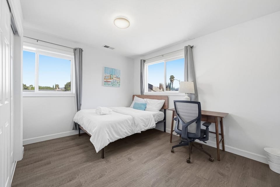 5087 Cozy 5BR Retreat Walk to Train,Mall & Restaurants Apartment in San Jose