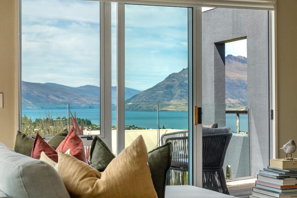 Living room, Mountain view
