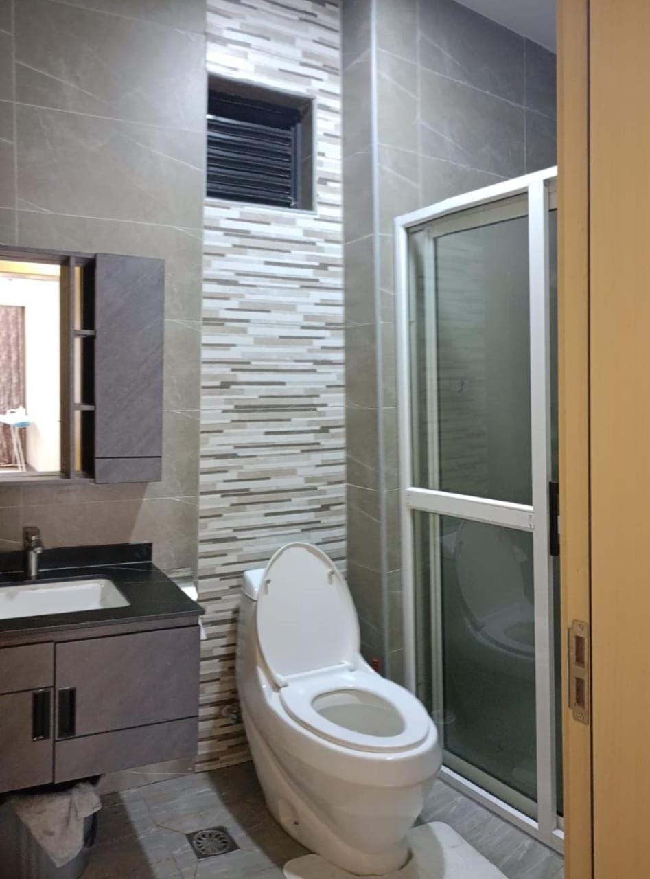 Royal essence apartment with heated swimming pool ,ample parking ,fully equipped gym, child playground and amazing scenic city view Apartment in Nairobi