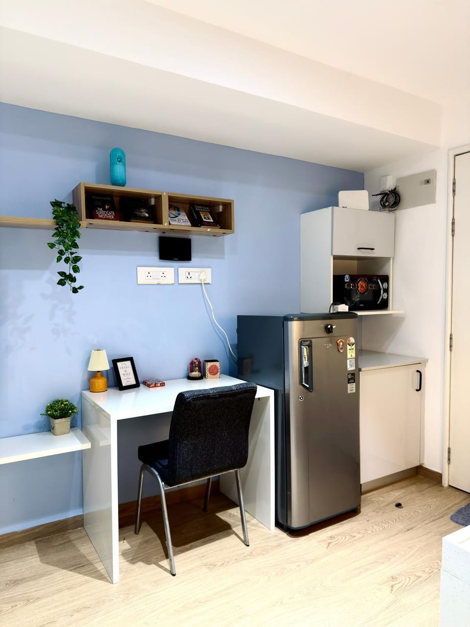 Kitchen or kitchenette, Dining area, oven