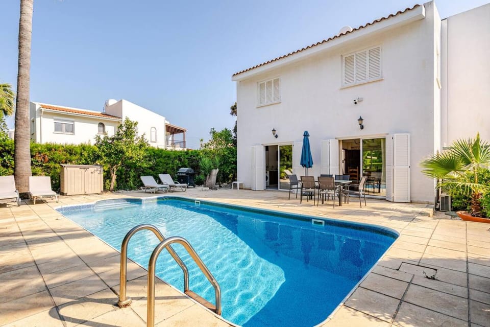Patio, Pool view, Swimming pool, sunbed
