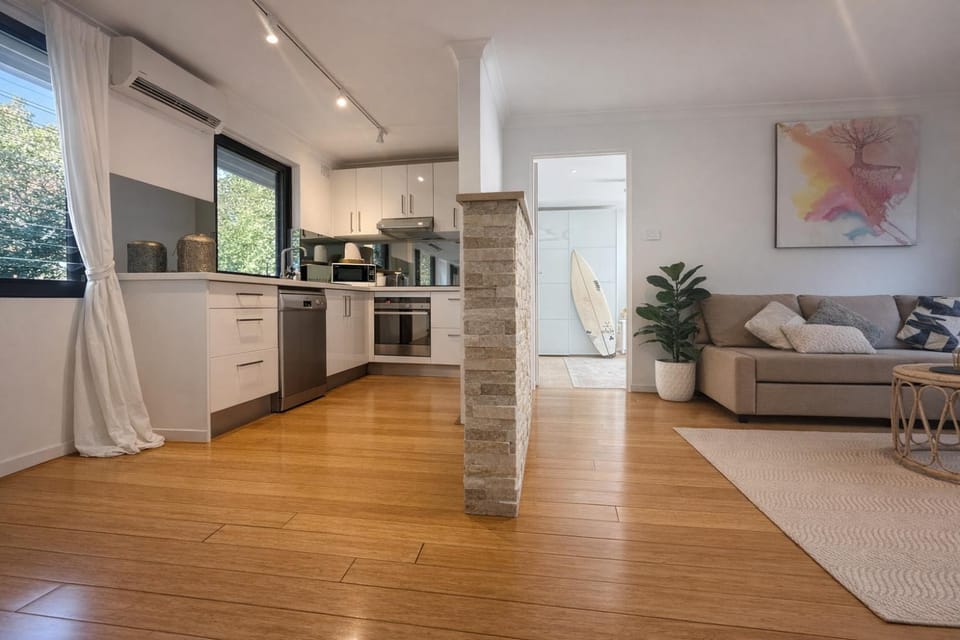 Kitchen or kitchenette, Lounge or bar