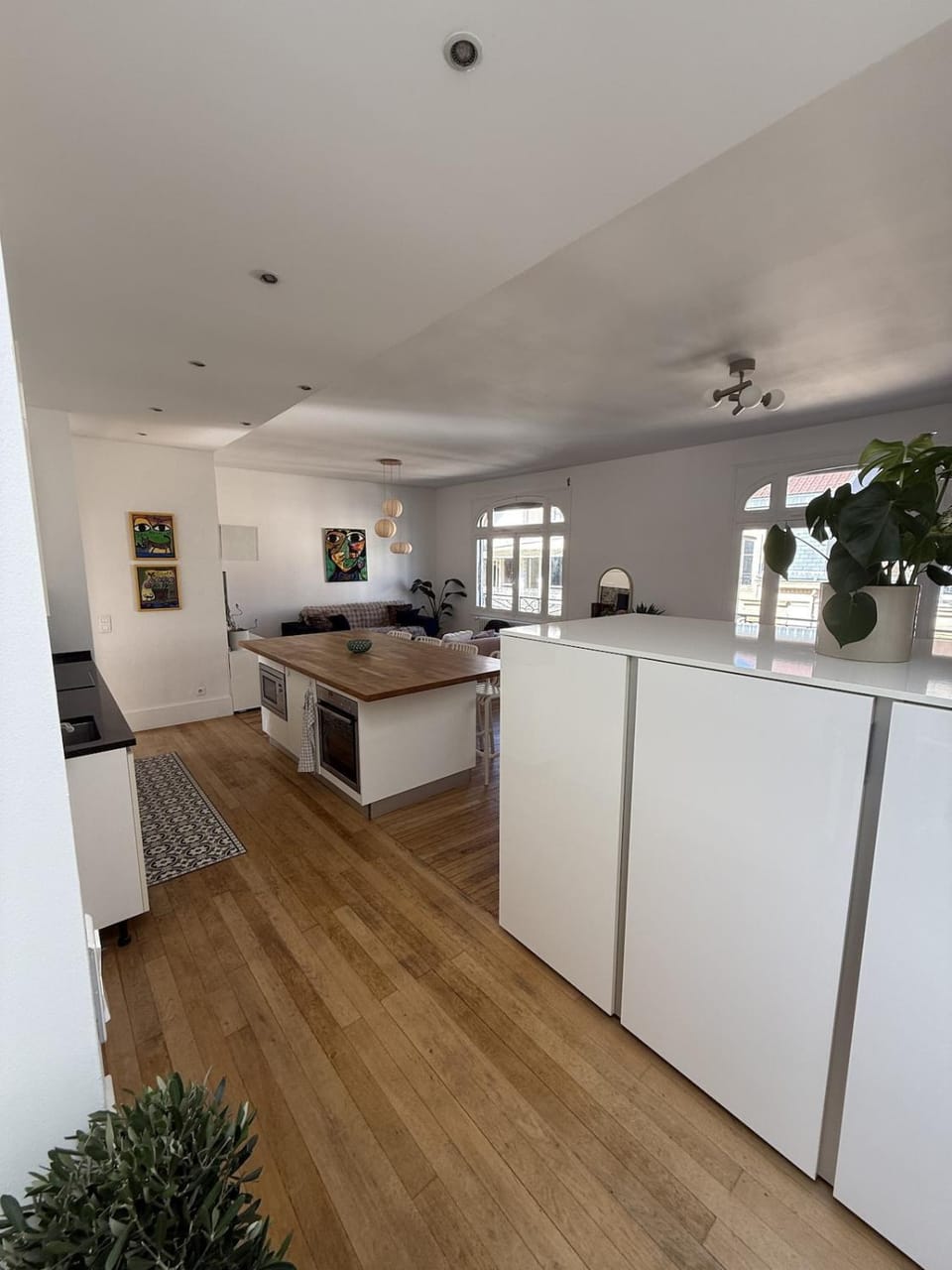 Kitchen or kitchenette, oven
