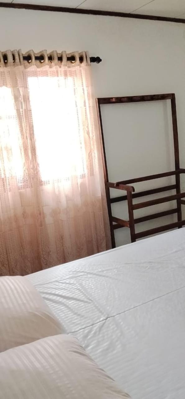 Lake Peark Guest House Villa in Ahangama