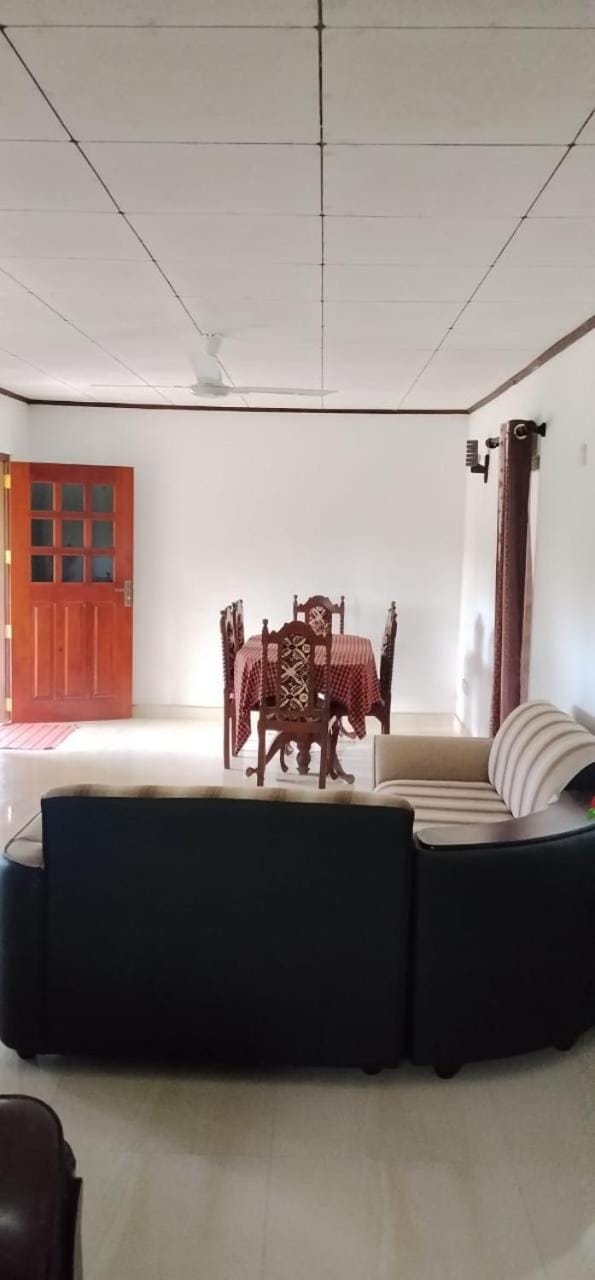Lake Peark Guest House Villa in Ahangama