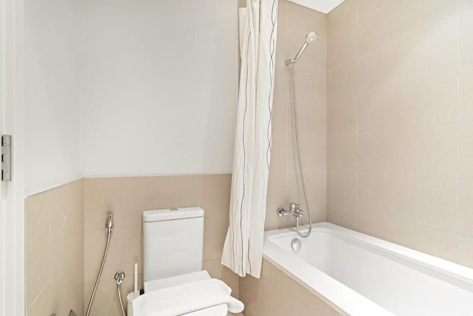 FIRST CLASS 2BR Luxe Near Dubai Hills Mall Apartment in Dubai