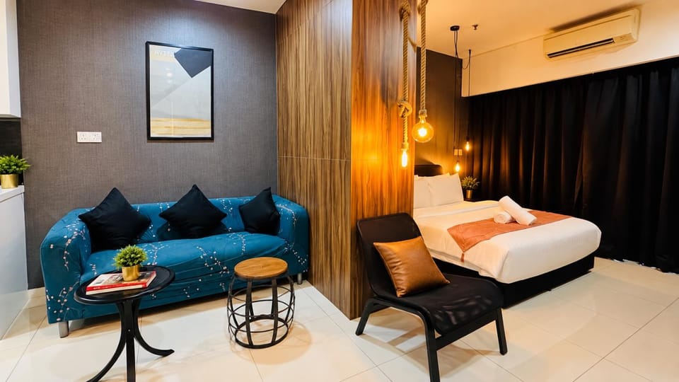 Bed, Seating area, Bedroom