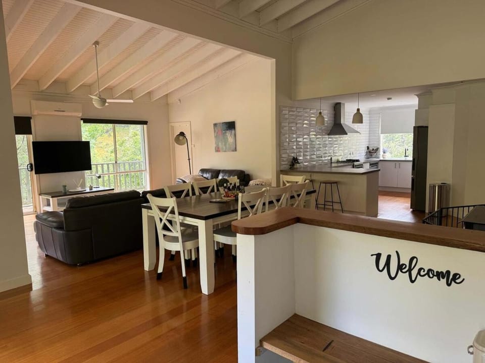 The Grandview Retreat, Riverside Farmstay Escape Apartment in Noojee