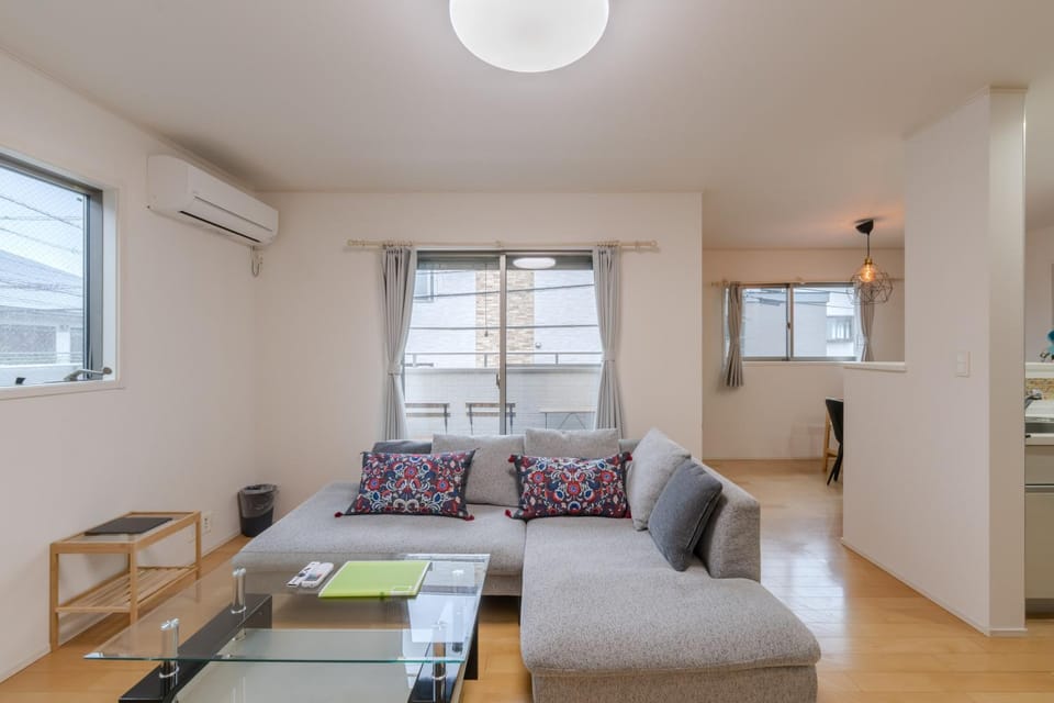 福岡空港近くの3階建て一棟貸し最大12名 House in Fukuoka