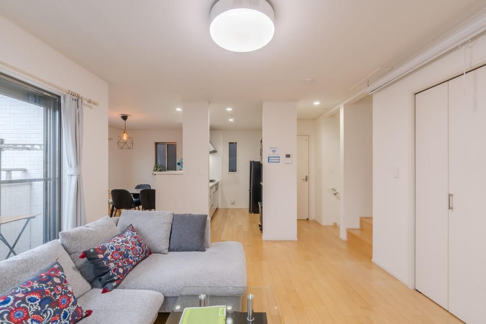 福岡空港近くの3階建て一棟貸し最大12名 House in Fukuoka