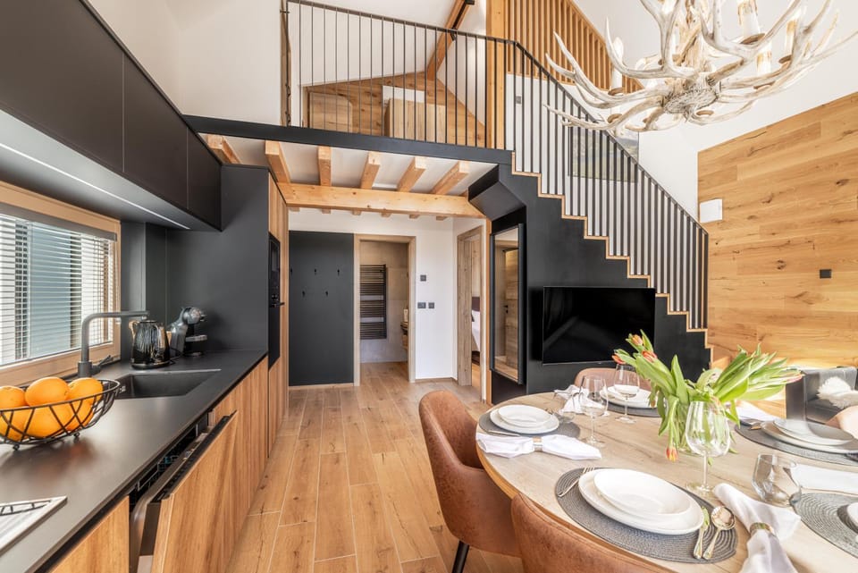 Dining area, kitchen