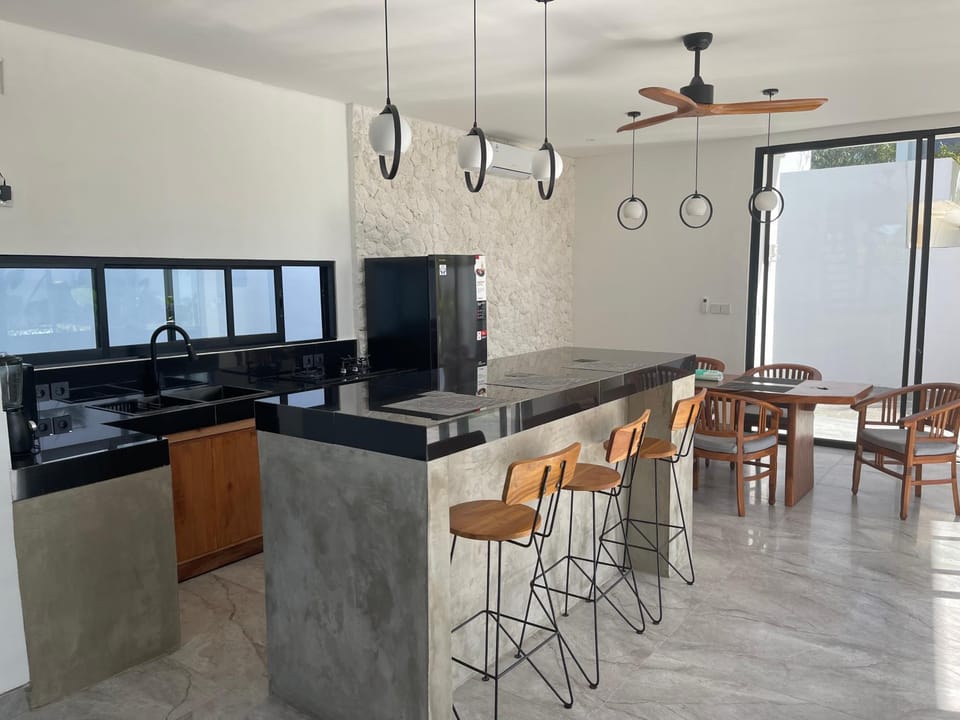 Dining area, kitchen