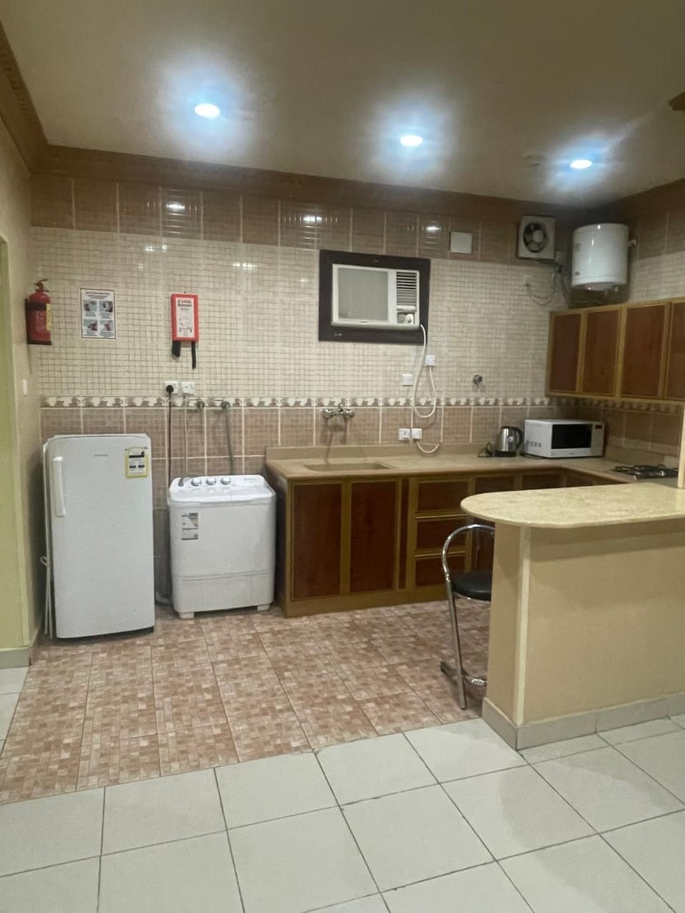 Kitchen or kitchenette, Dining area