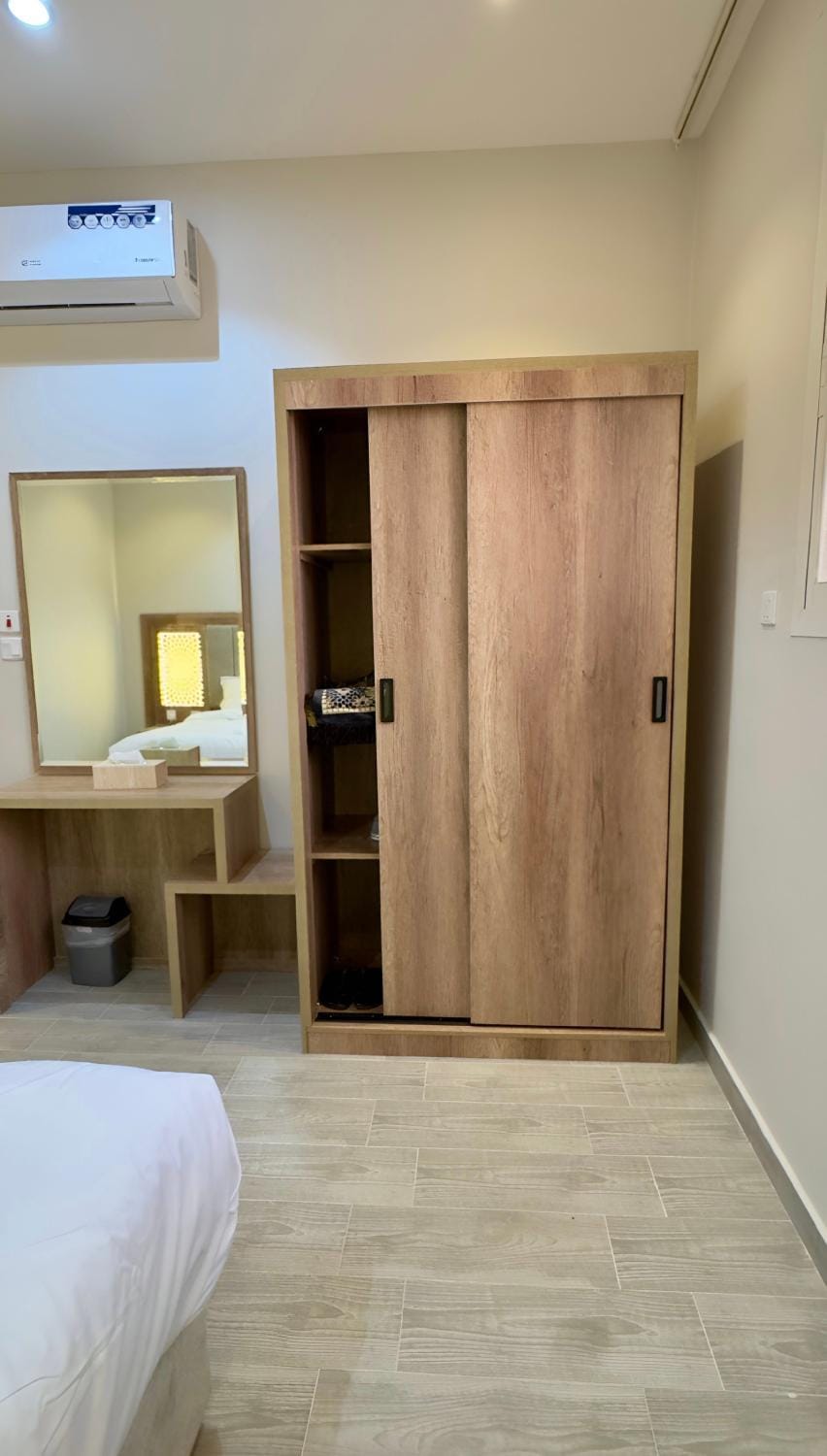 Bed, Photo of the whole room, Bedroom, wardrobe