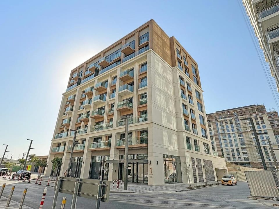 FIRST CLASS 1BR Modern Luxury & Vibrant Vibes Apartment in Dubai