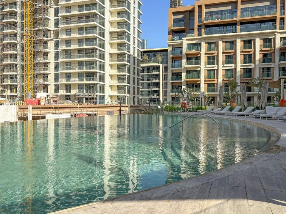 FIRST CLASS 1BR Modern Luxury & Vibrant Vibes Apartment in Dubai