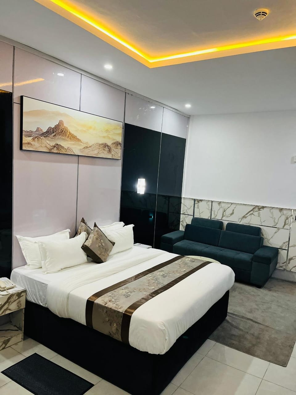 Dephantom Continental Hotel Hotel in Lagos, Nigeria