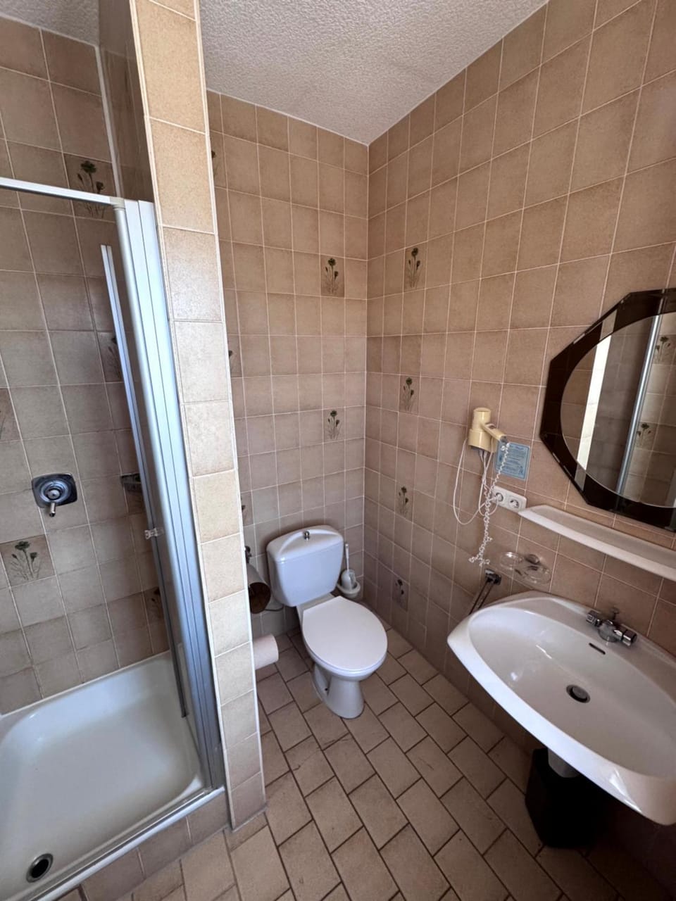 Shower, Toilet, Bathroom, towels
