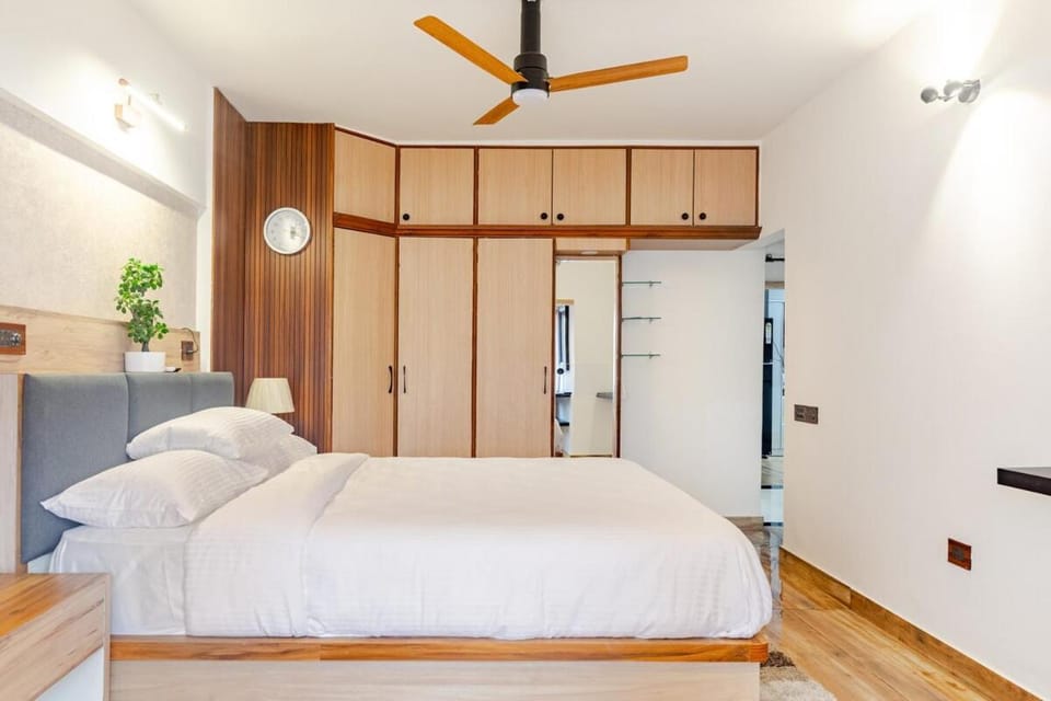 Bedroom, wardrobe