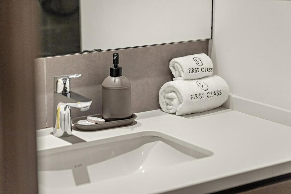 FIRST CLASS 2BR Luxe Stay Near Dubai Creek Hub Apartment in Dubai