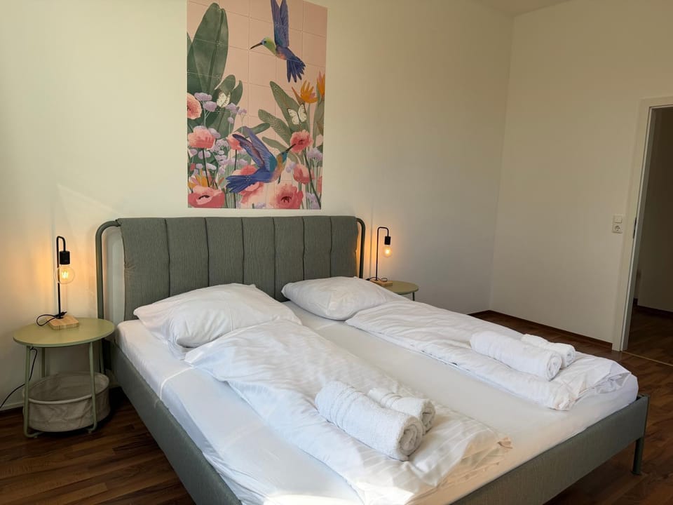 Bed, Photo of the whole room, Bedroom