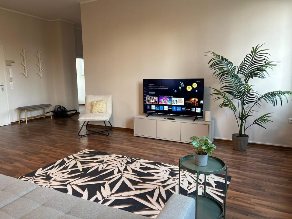 Communal lounge/ TV room, TV and multimedia, Living room, Seating area, Evening entertainment