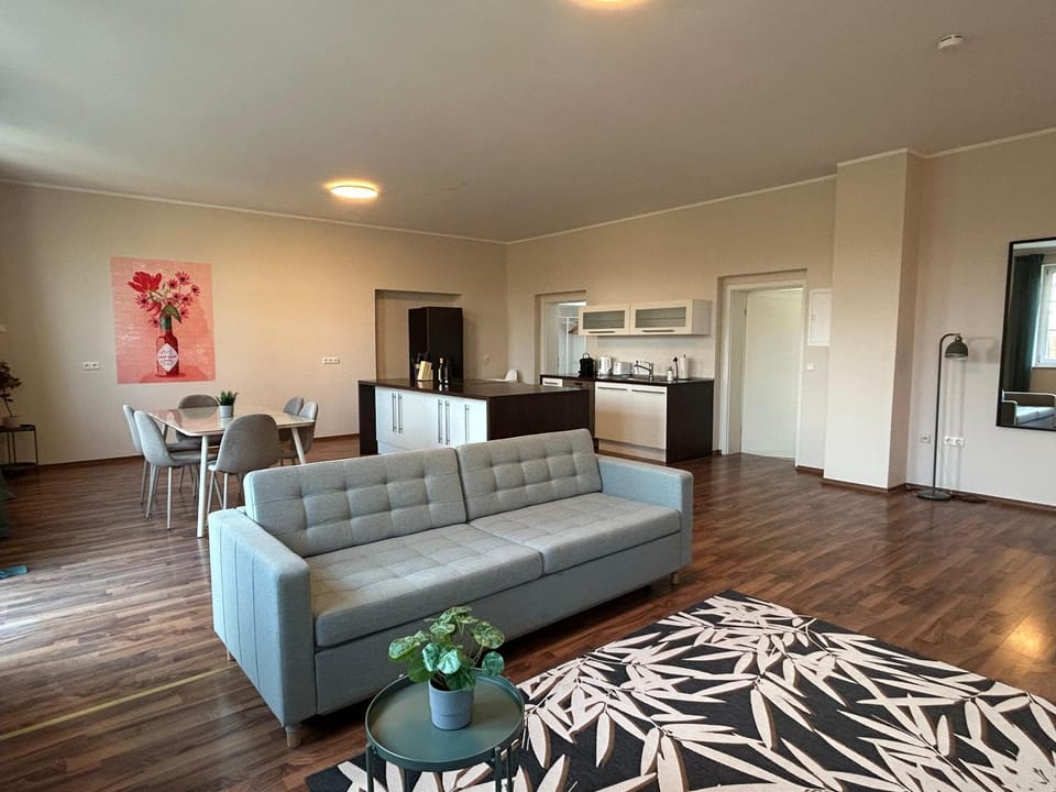 TV and multimedia, Living room, Seating area, Dining area