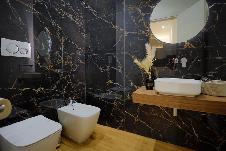 Les Petites Suites Suite Noir Apartment in Capo d'Orlando