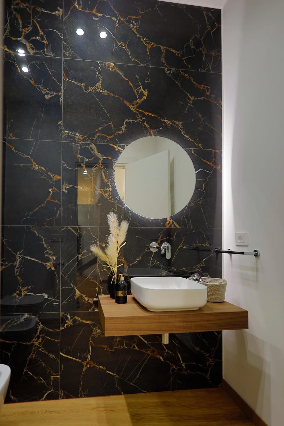 Les Petites Suites Suite Noir Apartment in Capo d'Orlando