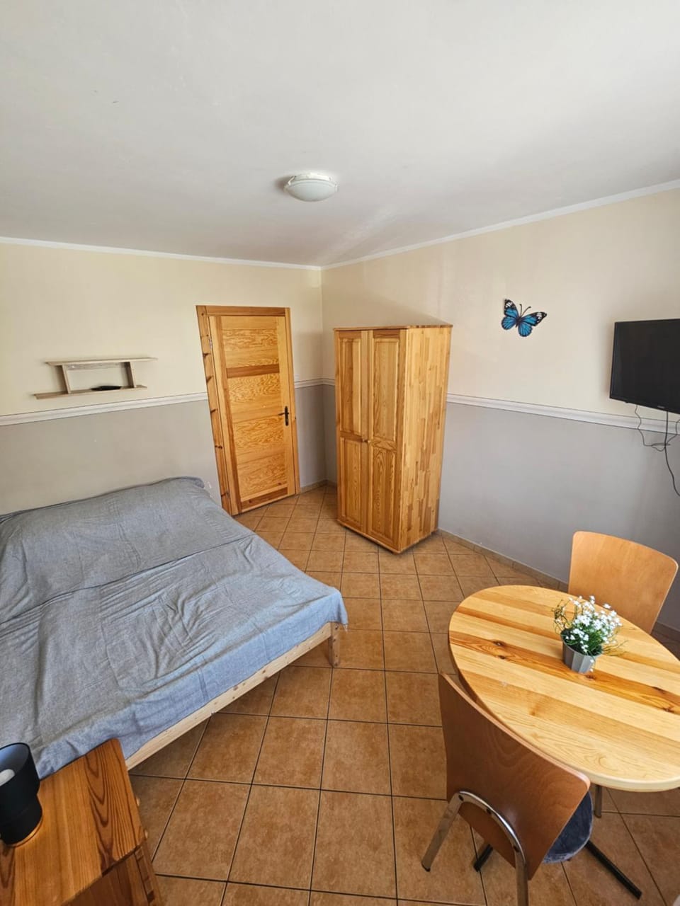 Photo of the whole room