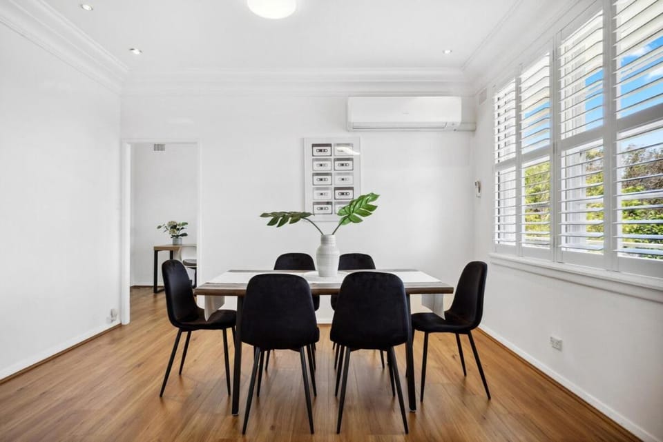 Fairlight Luxe Escape 4BR with Parking House in Sydney