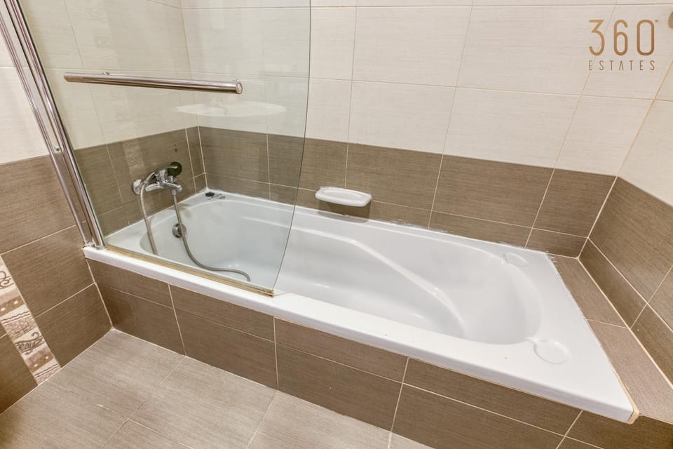 Shower, Hot Tub, Bathroom, Bath