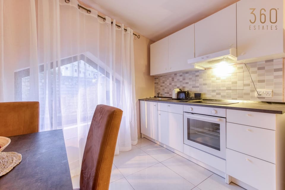 Kitchen or kitchenette, Living room, Seating area, Dining area, dishwasher, minibar, oven, stove, toaster