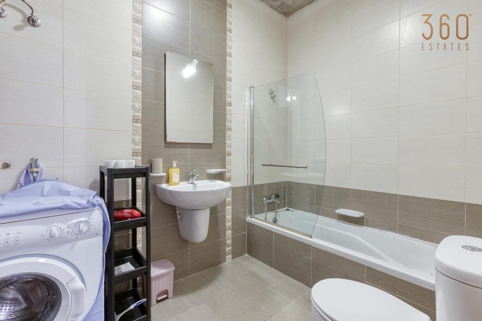 Shower, Toilet, Bed, Bathroom, Photo of the whole room, Bedroom, Bath, bidet, towels