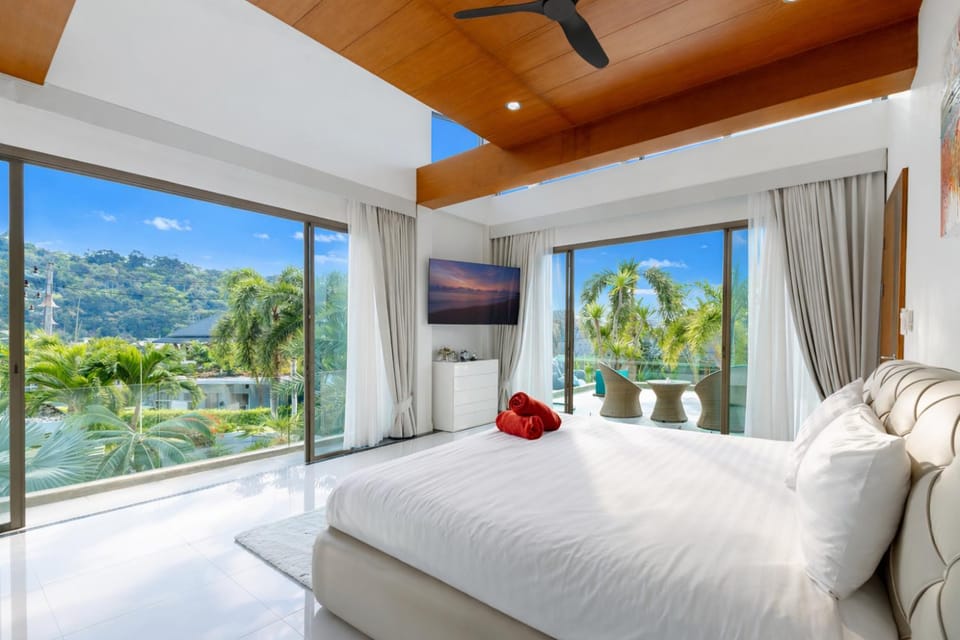 Bed, View (from property/room), Bedroom, Mountain view