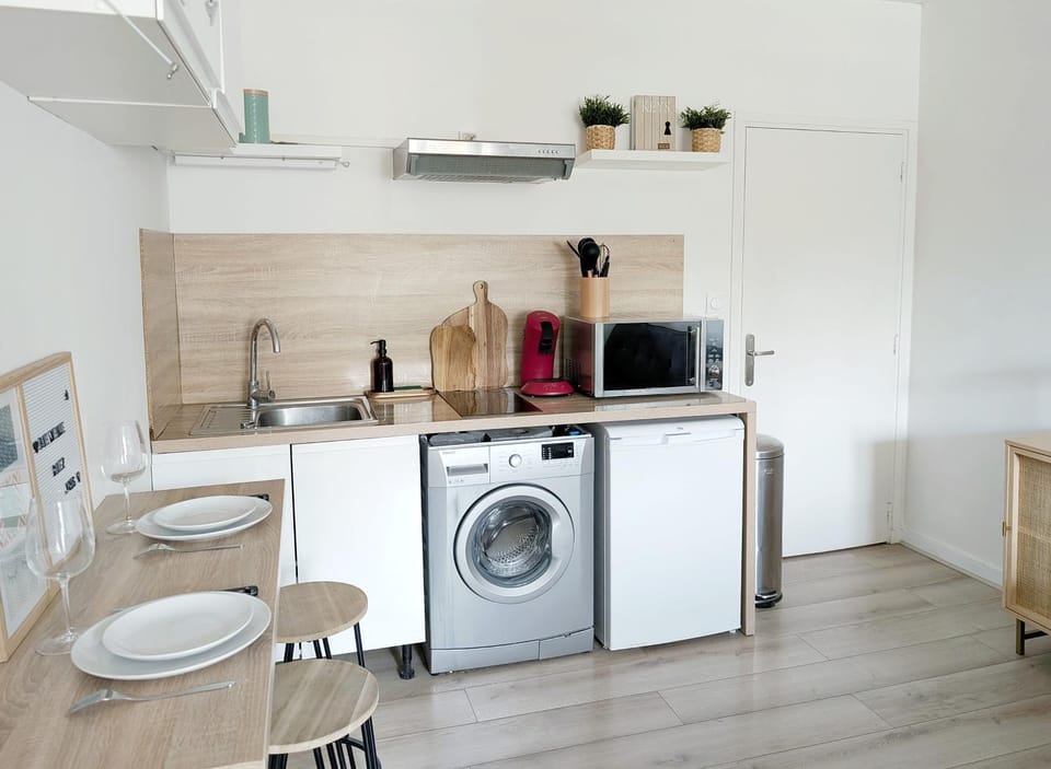 Kitchen or kitchenette, stove